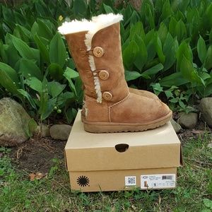 Ugg girls bailey button triplet boots